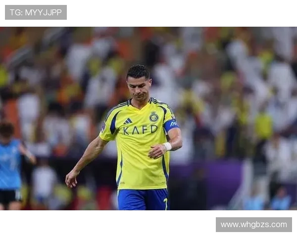 足球星面具闪耀绿茵展现球员个性与激情的新时尚风潮